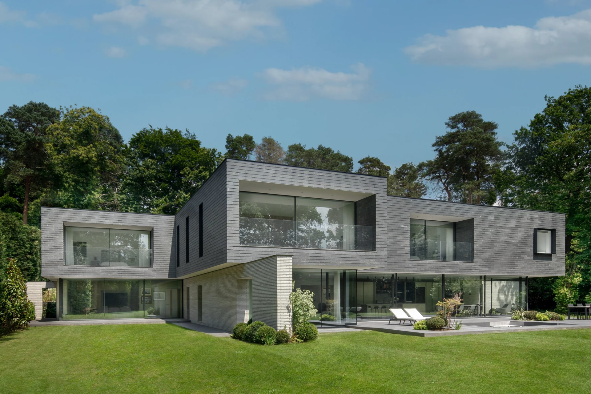 Glade House sliding doors, rooflights project in Surrey
