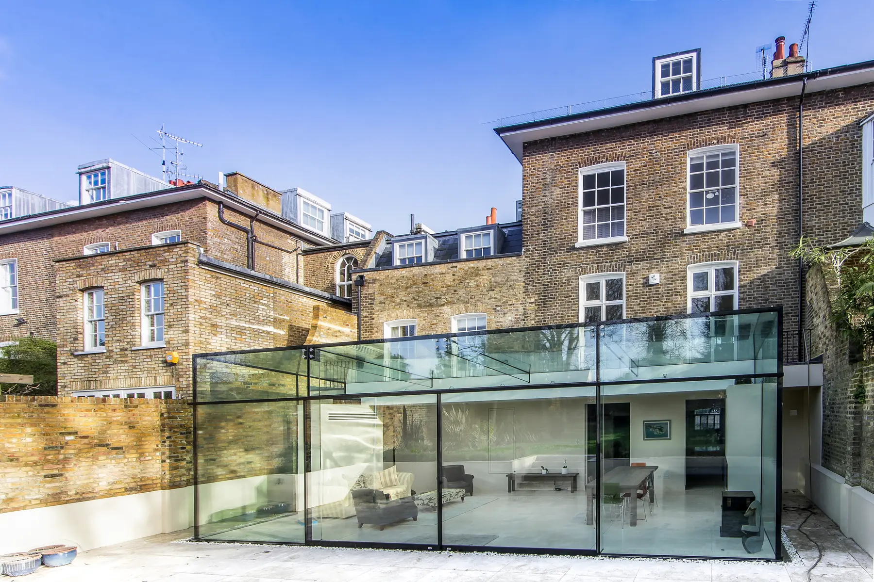 Glass box extension spanning a rear elevation of a London home